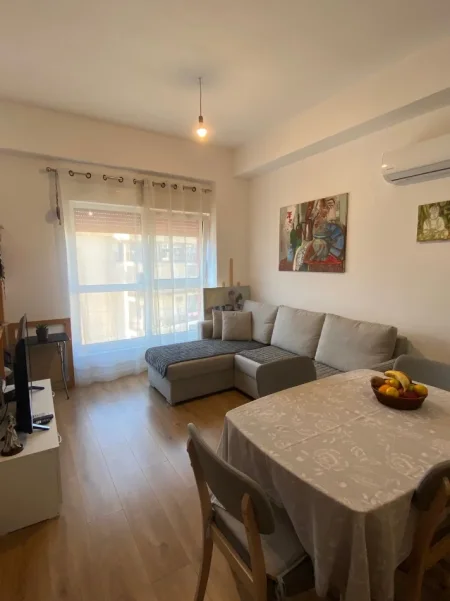 Tirane, jepet me qera apartament 1+1+Ballkon Kati 3, 60 m² 400 € (Ali Demi, Kompleksi Kaimi)
