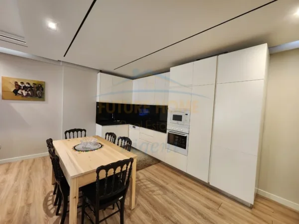 Tirane, jepet me qera apartament 2+1+Ballkon Kati 6, 131 m² 1.500 € (Rruga e Kosovareve)