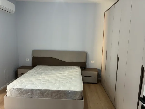 Tirane, jepet me qera apartament 2+1+Ballkon Kati 4, 91 m² 400 € (Rruga Berisha, Kamez)