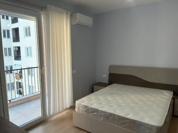 Tirane, jepet me qera apartament 2+1+Ballkon Kati 4, 91 m² 400 € (Rruga Berisha, Kamez)