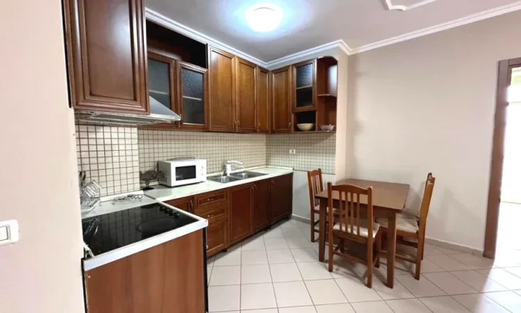Tirane, jepet me qera apartament 1+1+Ballkon Kati 5, 62 m² 500 mije leke(Rr. Mihal Duri perballe Amb. Jugosllave)