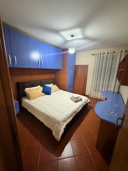 Tirane, jepet me qera apartament 1+1+Ballkon Kati 9, 58 m² 500 mije leke (Pallati me Shigjeta)