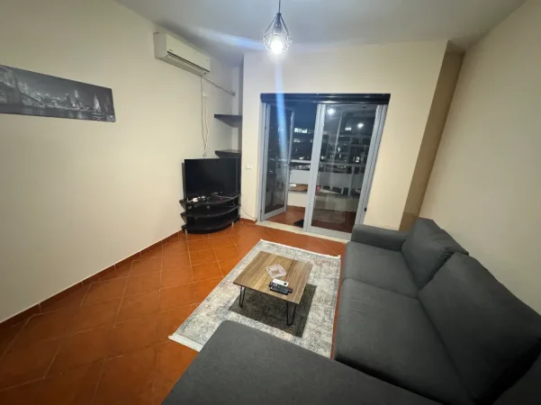 Tirane, jepet me qera apartament 1+1+Ballkon Kati 9, 58 m² 500 mije leke (Pallati me Shigjeta)