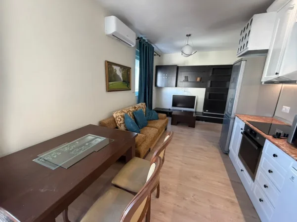 Tirane, jepet me qera apartament 1+1+Ballkon Kati 2, 60 m² 600 € (Rr. Faik Konica prane Lion Park)