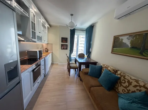 Tirane, jepet me qera apartament 1+1+Ballkon Kati 2, 60 m² 600 € (Rr. Faik Konica prane Lion Park)