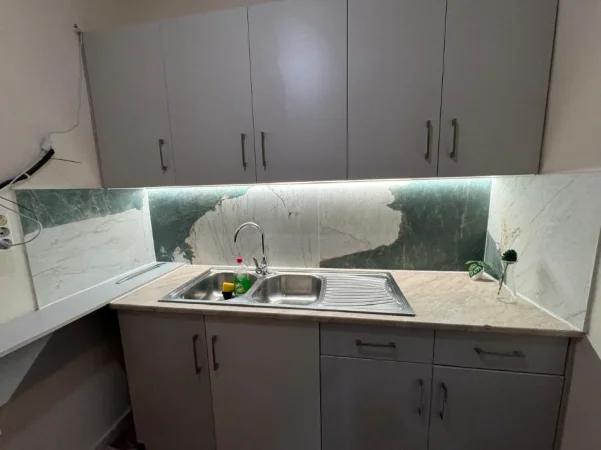 Vlore, jepet me qera Vile 1+1 Kati 1, 263 € 