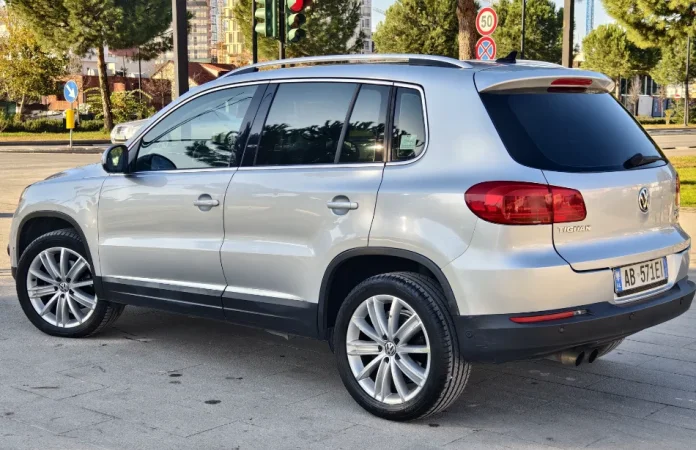 Tirane, shes SUV Volkswagen Tiguan 2014 Automatik Nafte, gri metalizato automatik Klima 214.000 km 8.900 €