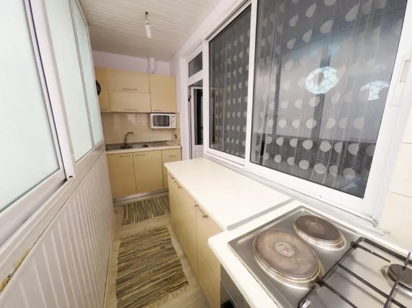 Tirane, jepet me qera apartament 1+1 Kati 5, 54 m² 500 € (Rr. Myslym Shyri)