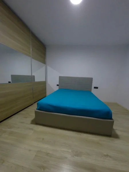 Tirane, jepet me qera apartament 1+1 Kati 5, 54 m² 500 € (Rr. Myslym Shyri)