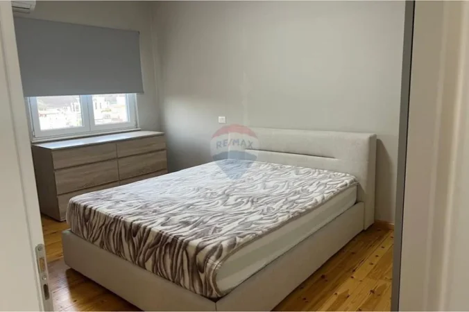 Tirane, jepet me qera apartament+verande | Penthouse , 180 m² 1.300 € (Kopshti Zoologjik)