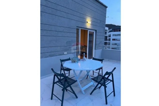 Tirane, jepet me qera apartament+verande | Penthouse , 180 m² 1.300 € (Kopshti Zoologjik)