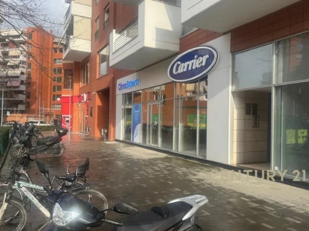 Tirane, jepet me qera ambjent biznesi Kati 0, 143 m² 3.000 € (delijorgji)