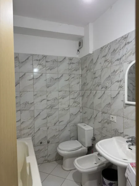Tirane, shitet apartament 2+1+Ballkon Kati 1, 119 m² 160.000 € (Babrru, në Rrugën Azem Galica)