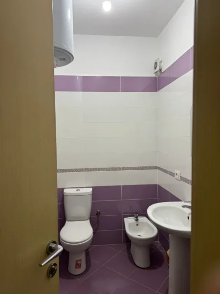 Tirane, shitet apartament 2+1+Ballkon Kati 1, 119 m² 160.000 € (Babrru, në Rrugën Azem Galica)