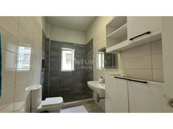 Tirane, jepet me qera apartament 2+1 Kati 2, 75 m² 900 € (rruga e barrikadave)