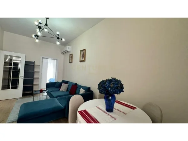 Tirane, jepet me qera apartament 2+1 Kati 2, 75 m² 900 € (rruga e barrikadave)