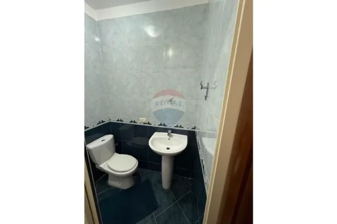 Shqiperi, jepet me qera apartament , 102 m² 700 € 