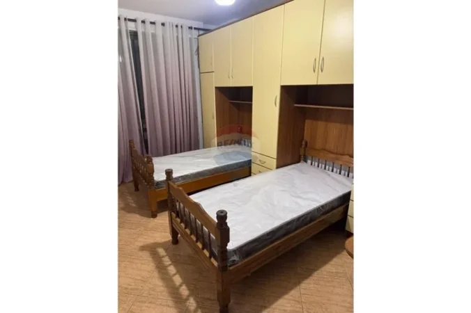 Shqiperi, jepet me qera apartament , 102 m² 700 € 