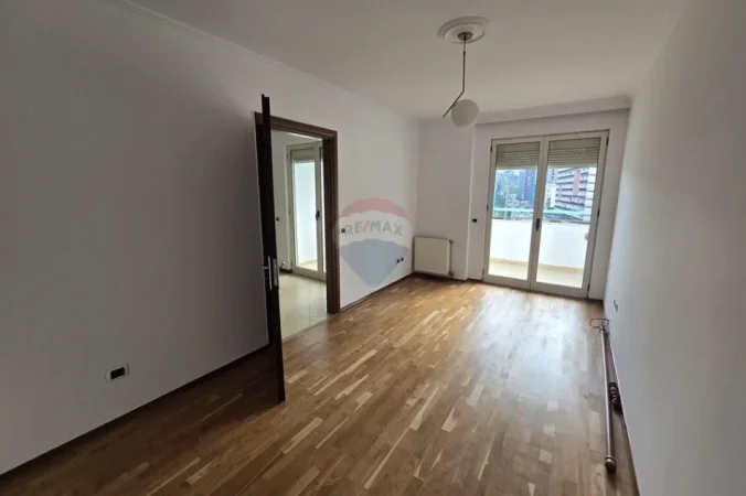 Tirane, jepet me qera apartament , 140 m² 1.100 € 