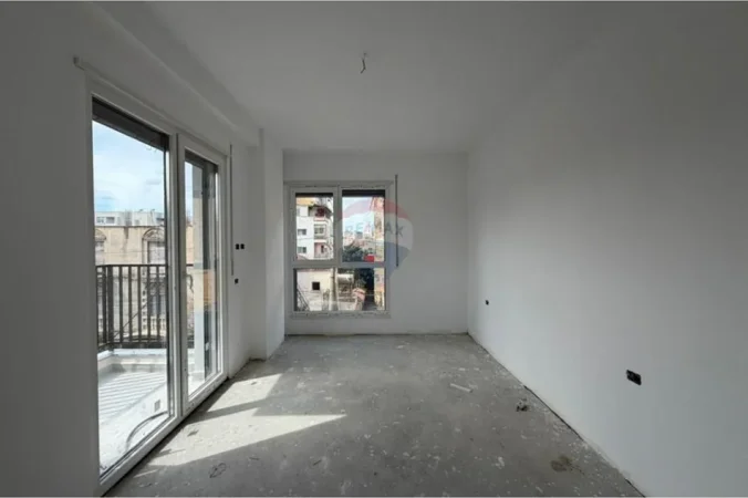 Tirane, shitet apartament , 93 m² 174.500 € 