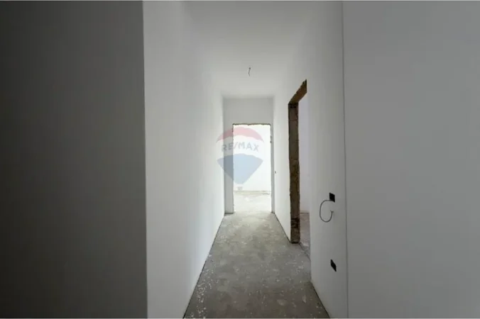 Tirane, shitet apartament , 93 m² 174.500 € 