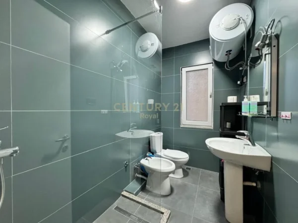 Tirane, jepet me qera apartament 2+1 Kati 5, 100 m² 1.000 € (rruga e kosovareve)