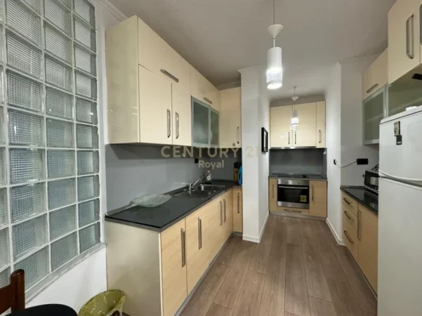 Tirane, jepet me qera apartament 2+1 Kati 5, 100 m² 1.000 € (rruga e kosovareve)
