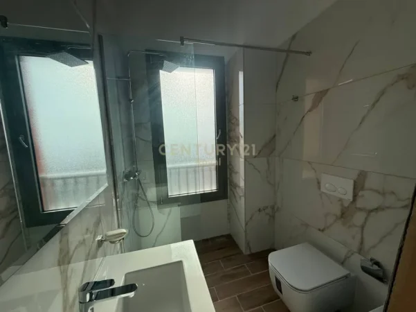 Tirane, jepet me qera apartament 2+1 Kati 7, 145 m² 950 € (kinostudio)