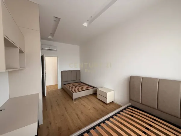Tirane, jepet me qera apartament 2+1 Kati 7, 145 m² 950 € (kinostudio)