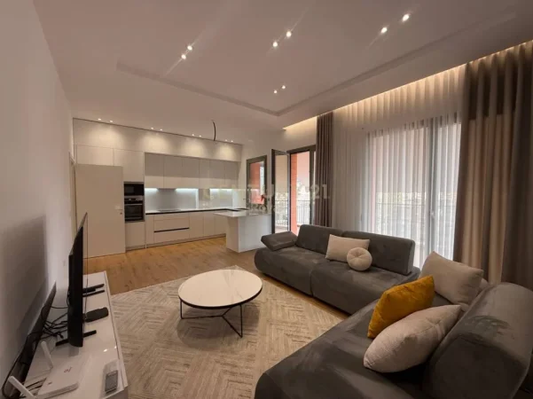 Tirane, jepet me qera apartament 2+1 Kati 7, 145 m² 950 € (kinostudio)