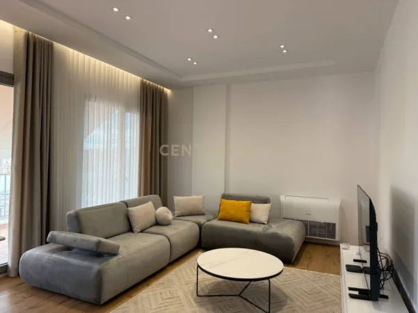 Tirane, jepet me qera apartament 2+1 Kati 7, 145 m² 950 € (kinostudio)