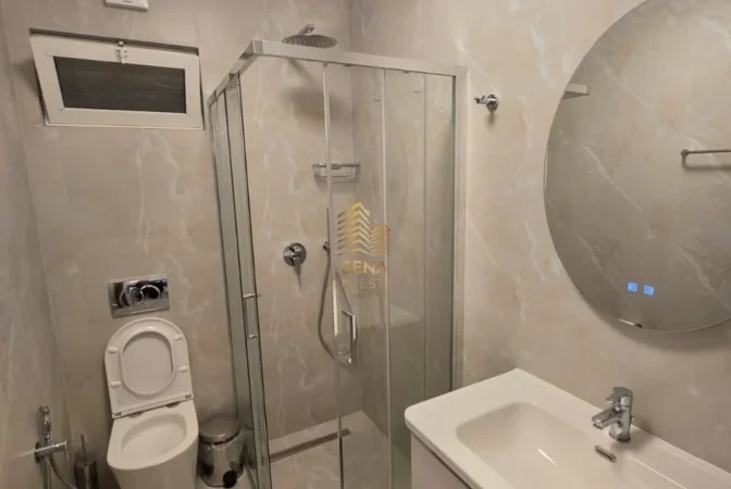 Tirane, jepet me qera apartament 3+1+Ballkon Kati 3, 130 m² 1.400 € (Komuna e Parisit)