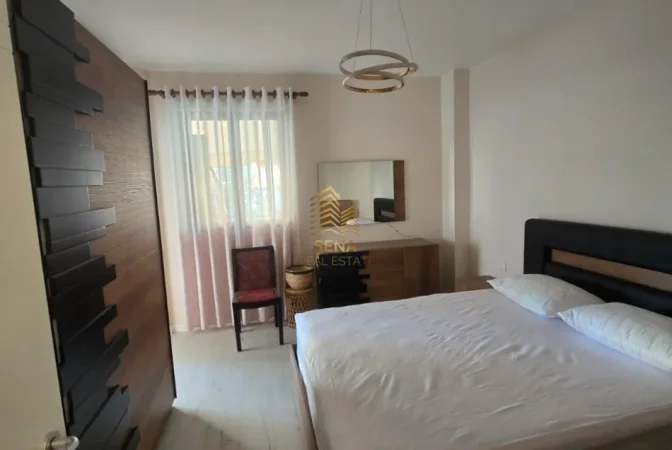 Tirane, jepet me qera apartament 3+1+Ballkon Kati 3, 130 m² 1.400 € (Komuna e Parisit)