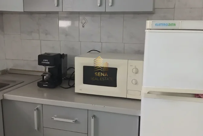 Tirane, jepet me qera apartament 1+1 Kati 2, 60 m² 500 € (Rruga e Barrikadave)