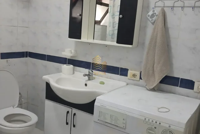 Tirane, jepet me qera apartament 1+1 Kati 2, 60 m² 500 € (Rruga e Barrikadave)