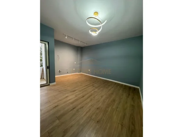Tirane, shitet apartament 2+1+Ballkon Kati 1, 98 m² 135.000 € (RRUGA SHEFQET KUKA)