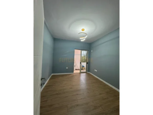 Tirane, shitet apartament 2+1+Ballkon Kati 1, 98 m² 135.000 € (RRUGA SHEFQET KUKA)