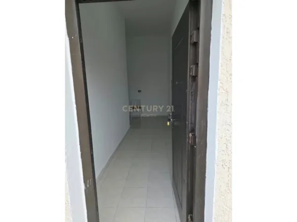 Durres, jepet me qera apartament 2+1 Kati 1, 80 m² 350 € 