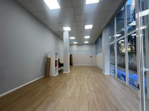 Tirane, shitet dyqan Kati 0, 59 m² 125.000 € (RRUGA SHEFQET KUKA)