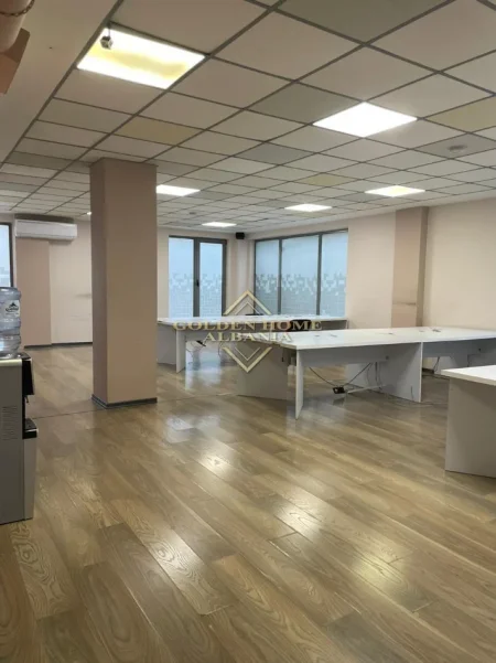 Shqiperi, jepet me qera ambjent biznesi , 306 m² (rruga e dibres)