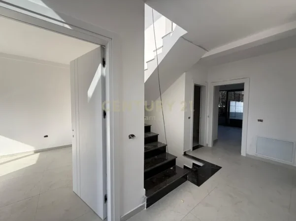 Durres, shitet Vile 5+1 Kati 0, 479 m² 