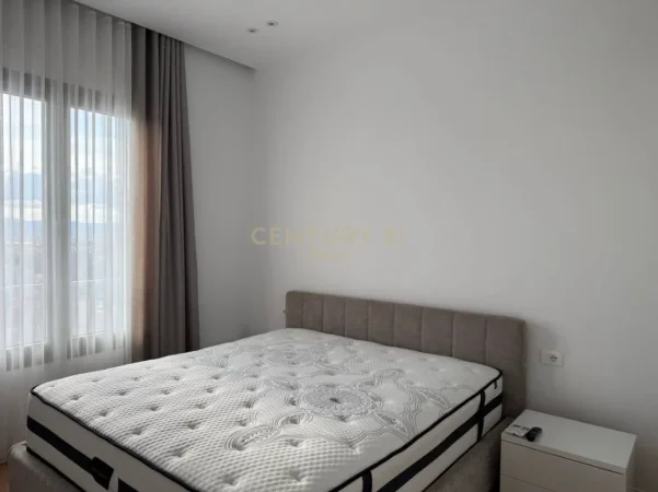 Tirane, jepet me qera apartament 2+1 Kati 7, 145 m² 950 € 