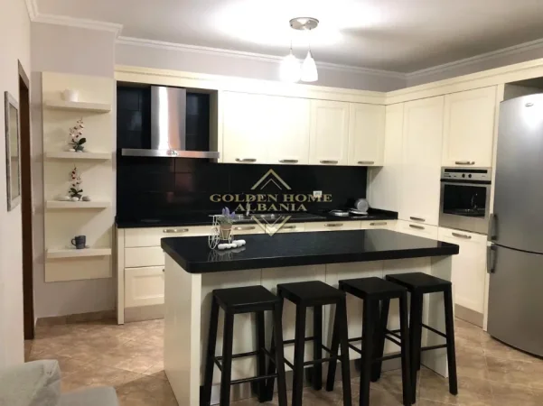 Tirane, shitet apartament , 140 m² (LIQENI I THATE)