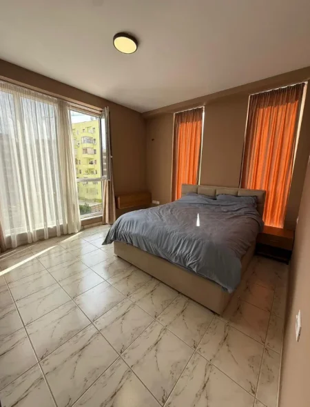 Tirane, jepet me qera apartament 2+1 Kati 3, 121 m² 750 € (Bulevardi i Ri)