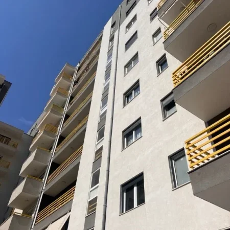 Tirane, shitet apartament 1+1+Ballkon , 83 m² 135.000 € (E-88)