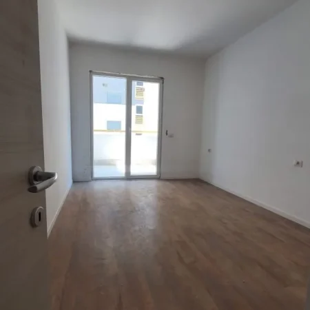 Tirane, shitet apartament 1+1+Ballkon , 83 m² 135.000 € (E-88)