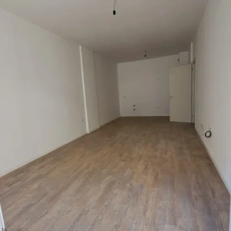 Tirane, shitet apartament 1+1+Ballkon , 83 m² 135.000 € (E-88)