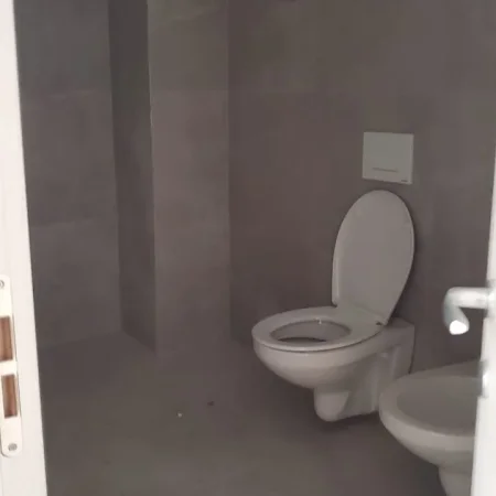 Tirane, shitet apartament 1+1+Ballkon , 83 m² 135.000 € (E-88)