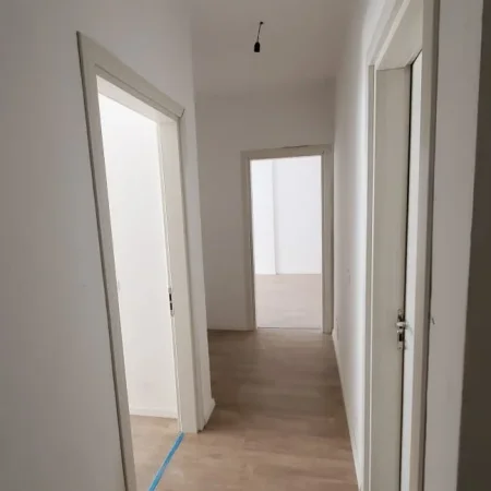 Tirane, shitet apartament 1+1+Ballkon , 83 m² 135.000 € (E-88)