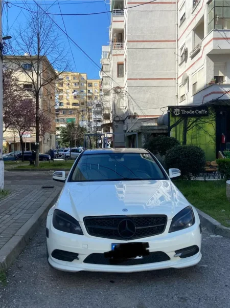 Durres, shitet makine Mercedes Benz C class Benzin+Gaz, e bardhë automatik Kondicioner 6.000 €